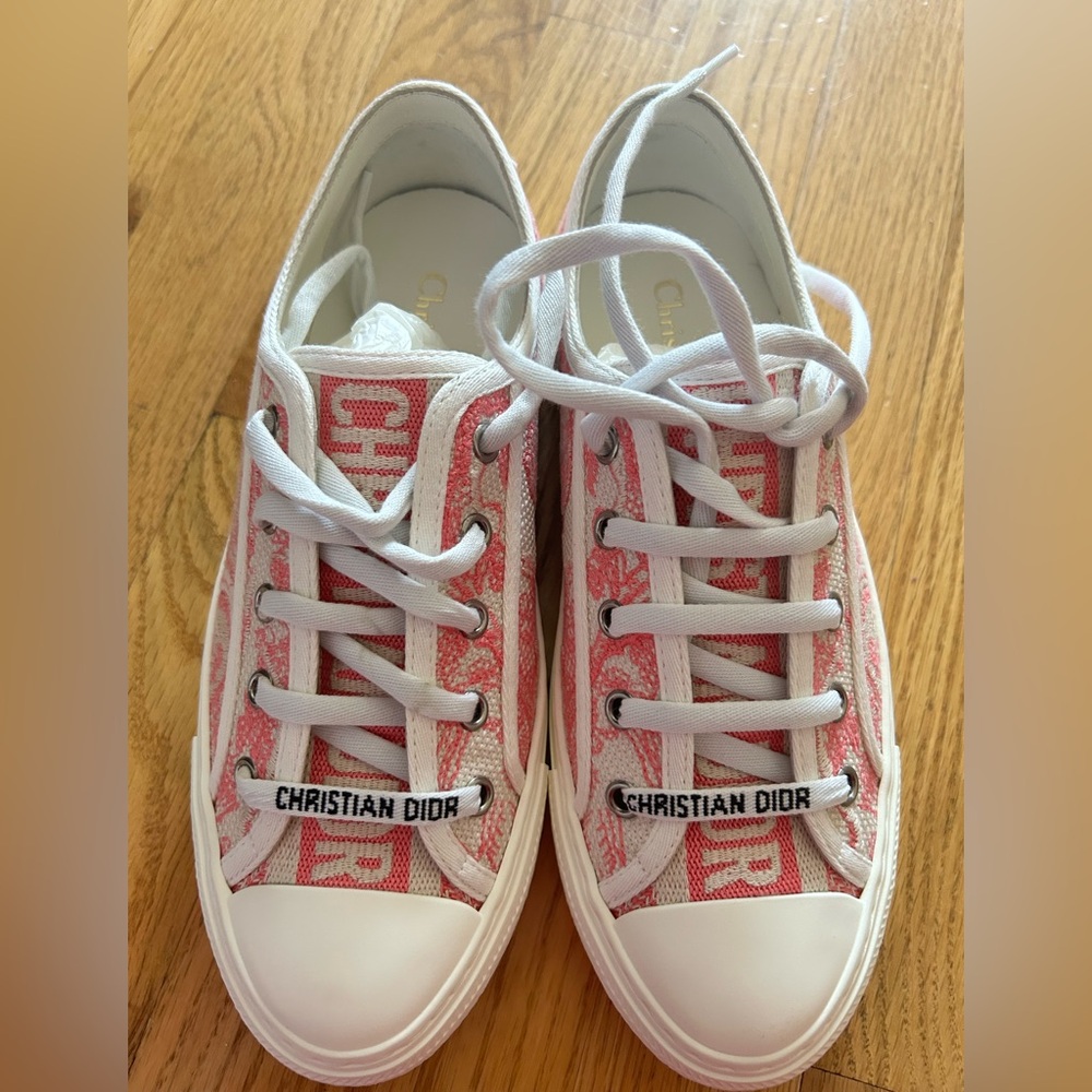 NWOT Walk'n'Dior Sneaker- pink